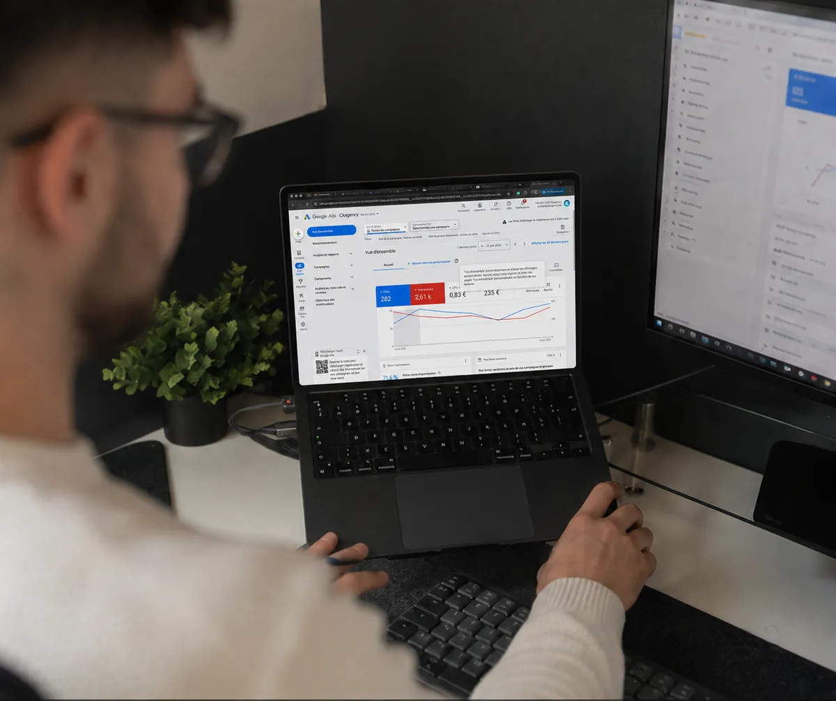 Cyril Kandil au travail sur un compte Google Ads
